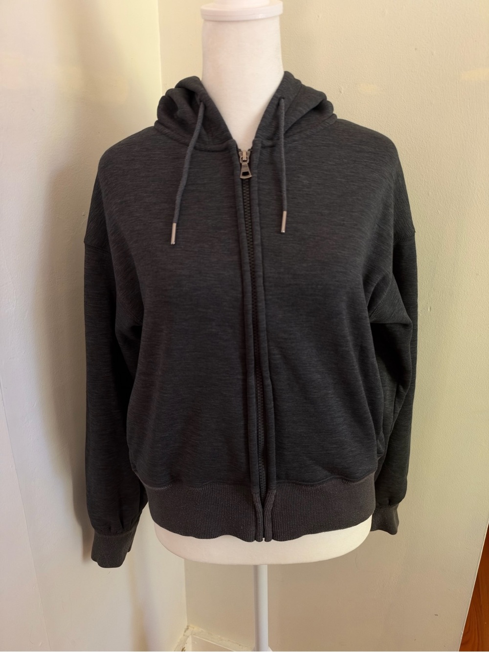 Uniqlo Cropped Full zip fleece dark grey hoodie size Small